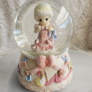 Precious Moments - Disney Snowglobe